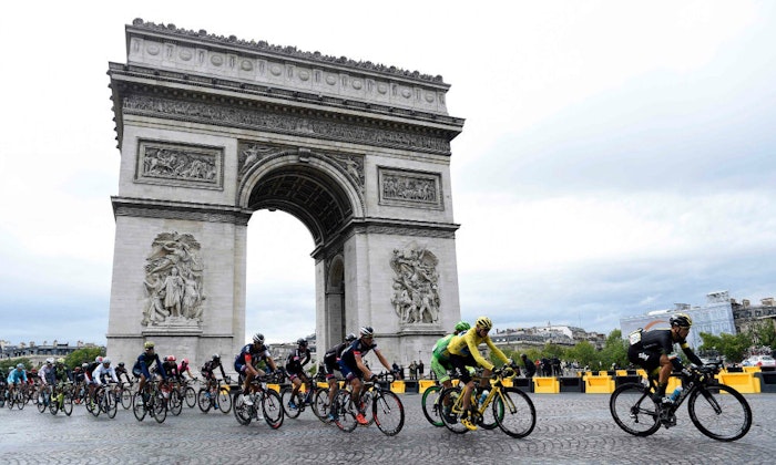 fullpage Froome Stage 21 Arc de Triomphe