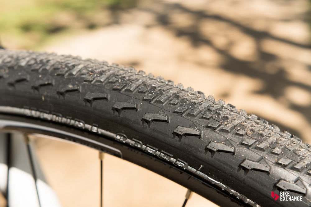 fullpage commuter tyres what to know tread pattern