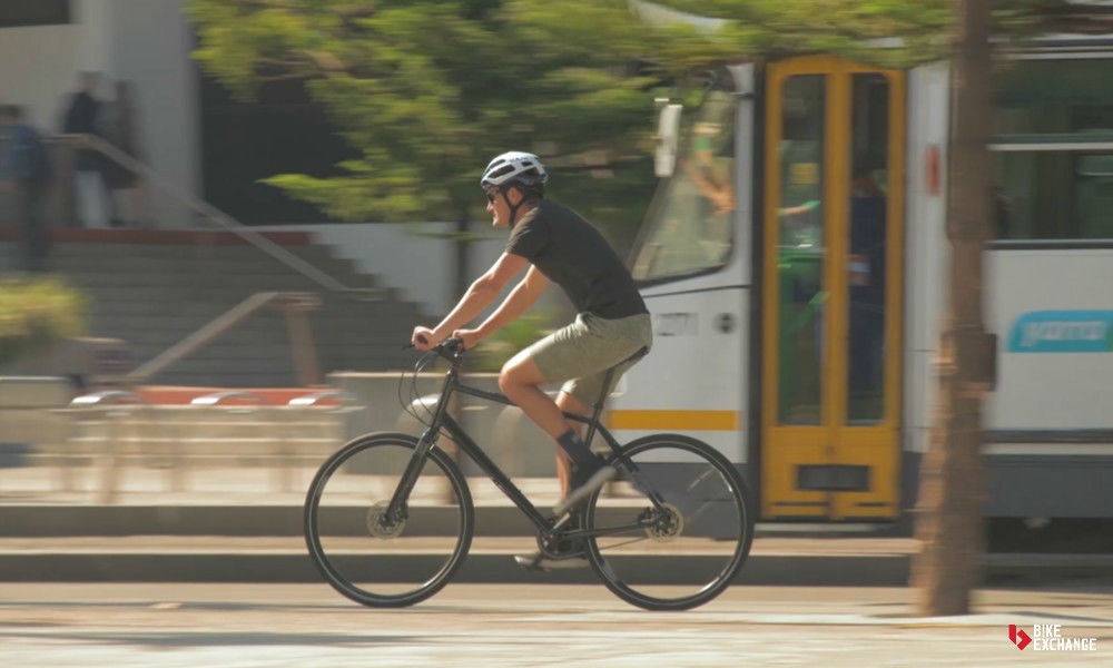 fullpage urban vs flat bar vs hyrbid bikes urban city commuting